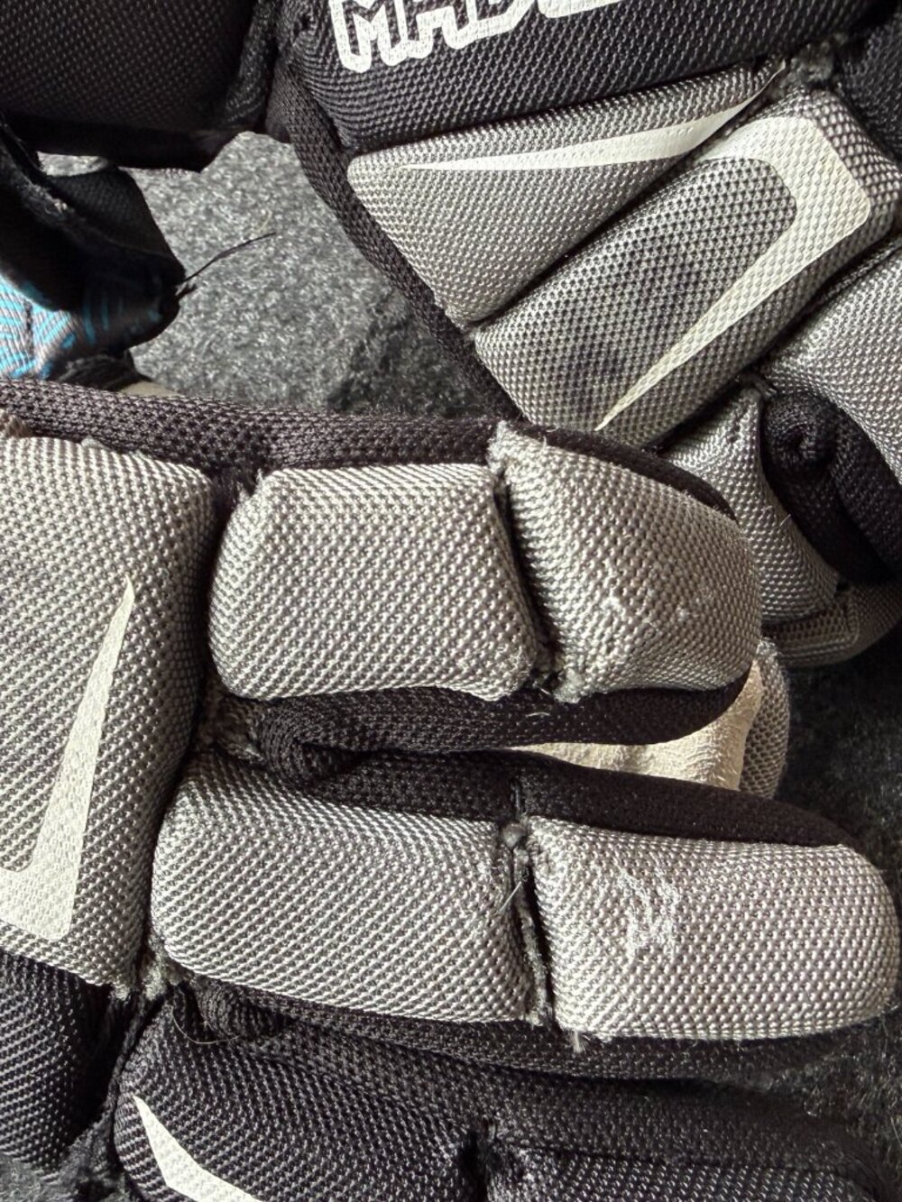 Maverik Charger Youth Lacrosse Gloves Medium 12" - Picture 3 of 10
